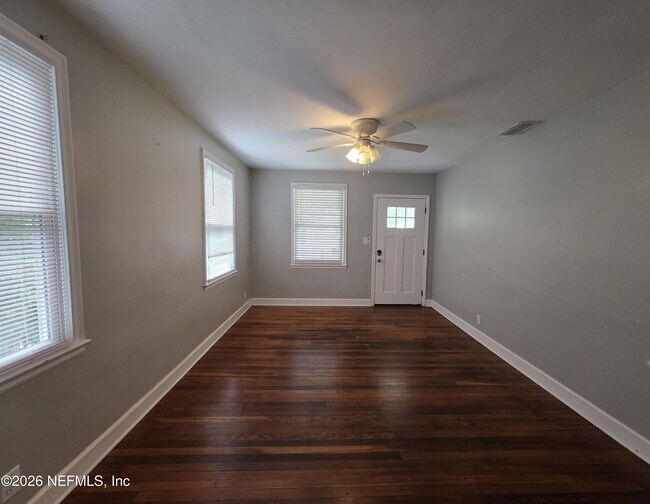 Building Photo - 3353 Dellwood Ave