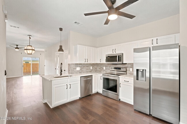 Building Photo - 577 Scrub Jay Dr