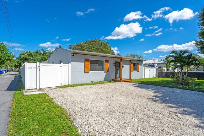 Building Photo - North 26th Avenue, Hollywood, FL 33020 - 3 BR 1 BA single-family home