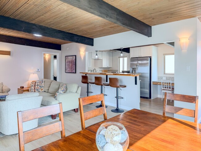 Building Photo - 1327D - The Sea Bum Sanctuary | 2 Bed 2 Ba...