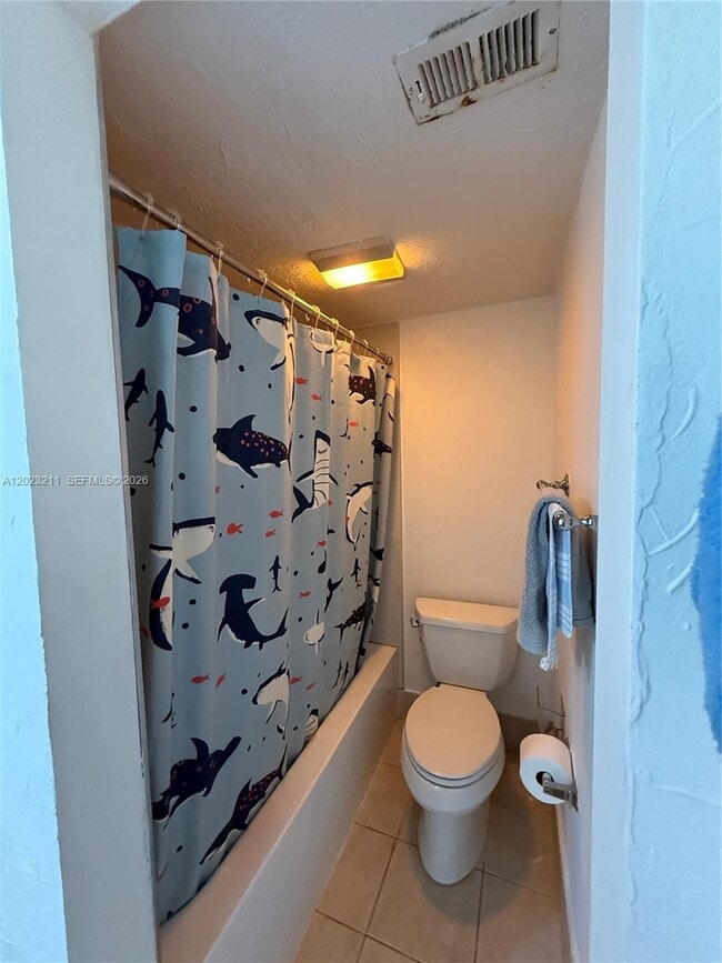 Building Photo - 450 Commodore Dr