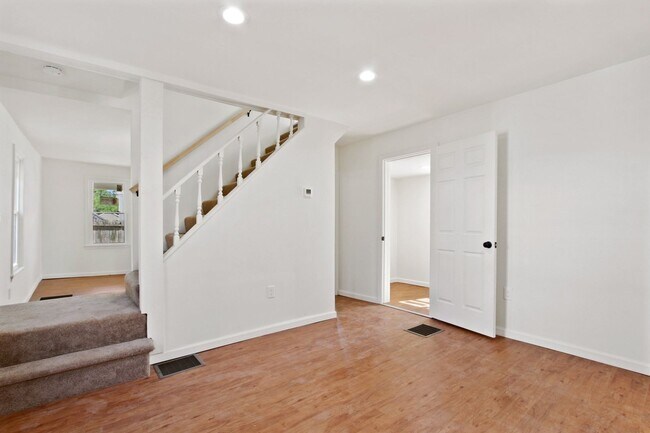 Building Photo - Coming Soon- Charming 2 Bedroom, 1.5 Bath ...