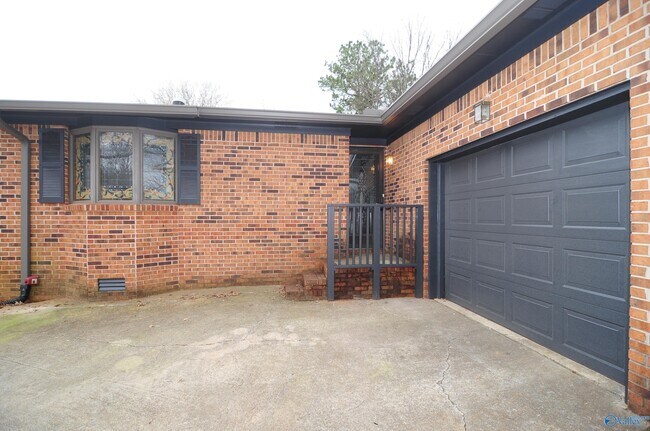 Building Photo - 1071 Sandy Springs Rd NW