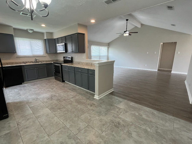 Building Photo - 8207 Lone Quail Dr