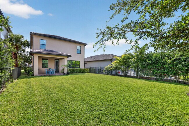 Building Photo - 4651 Pinehurst Trl E