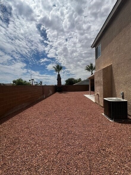 Building Photo - 9167 Short Horse Ct