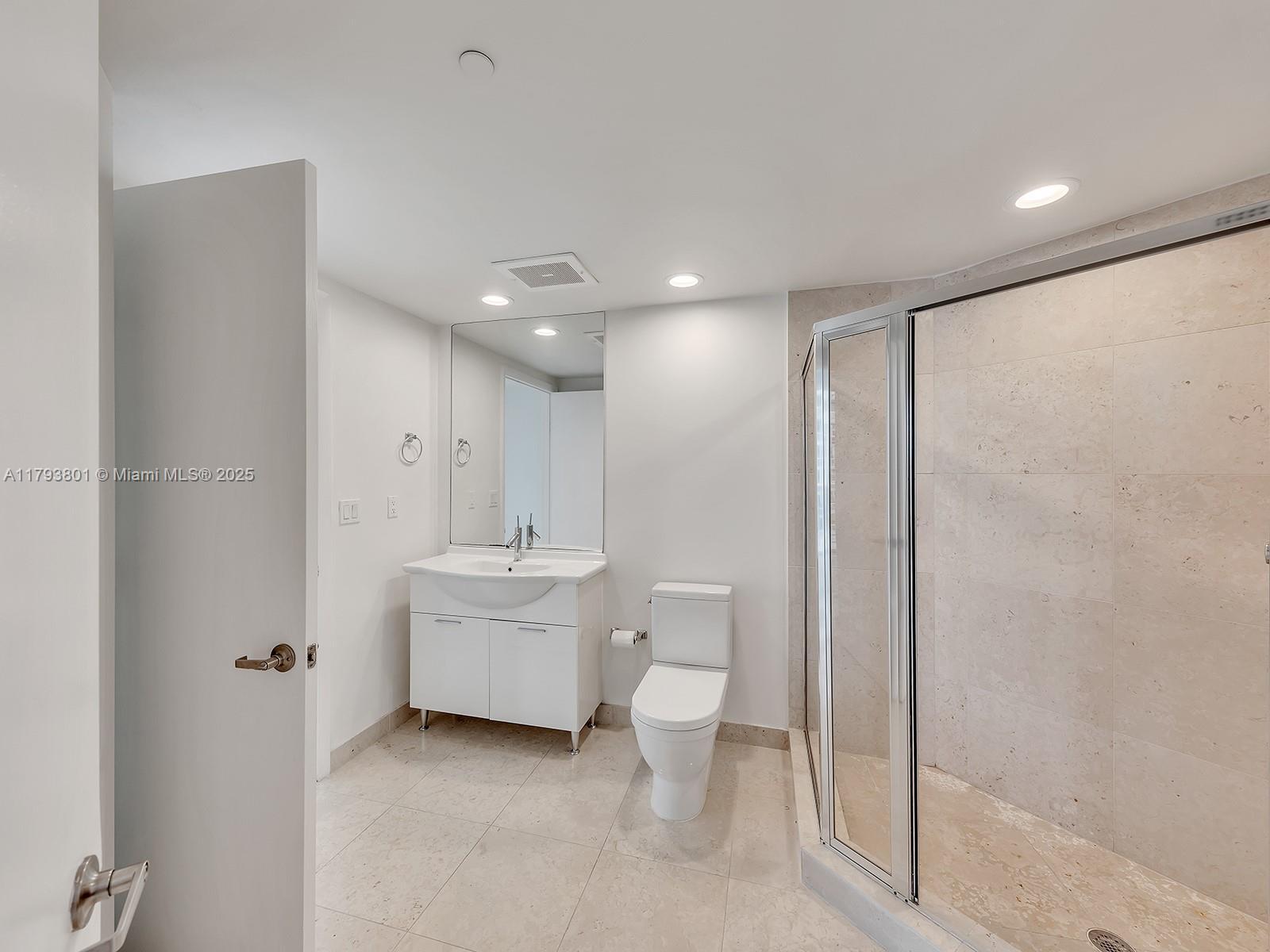 Building Photo - 475 Brickell Ave