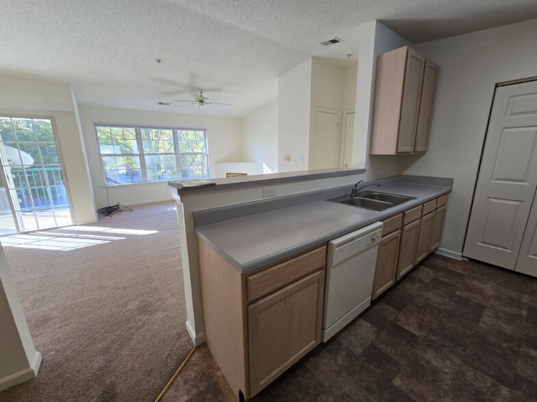 Building Photo - 9421 Links Ln