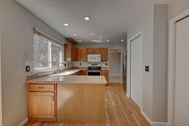 Building Photo - 1625 Flint Ct