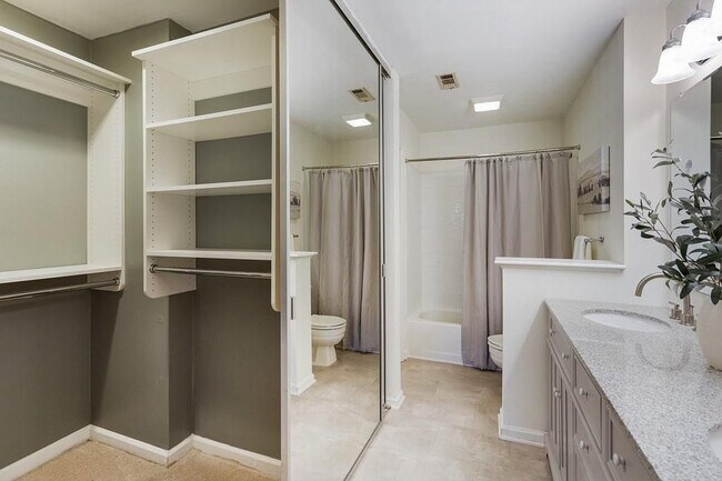 Building Photo - 209 14th St NE