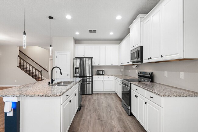 Building Photo - RIVERVIEW HOME FOR RENT!