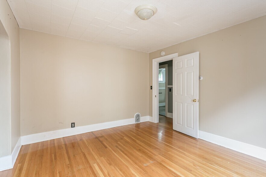 Building Photo - 4 Carroll Pl