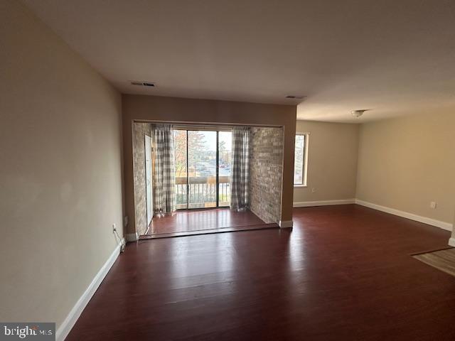 Building Photo - 10596 Twin Rivers Rd