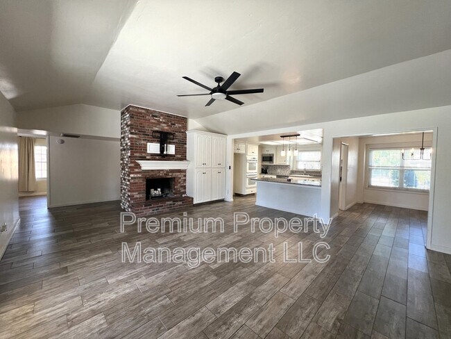 Building Photo - 517 Brightwood St