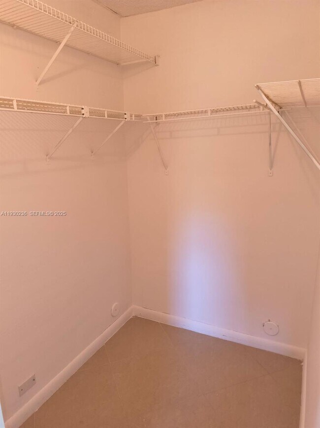 Building Photo - 7941 Southgate Blvd