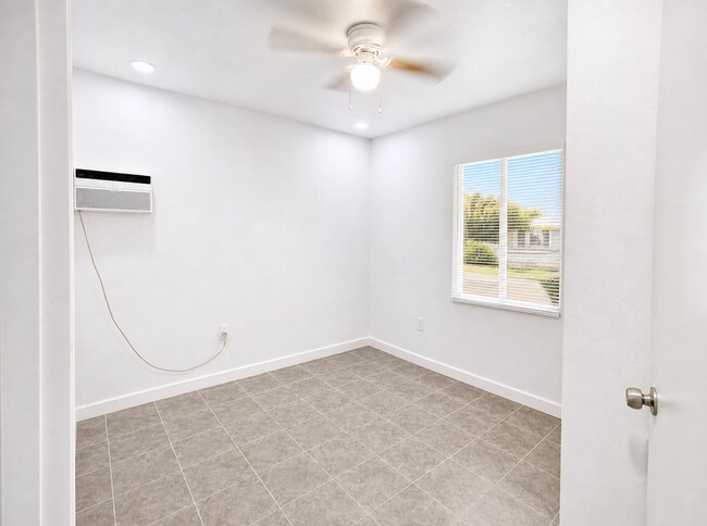 Building Photo - 240 1/2 E Beech Ave