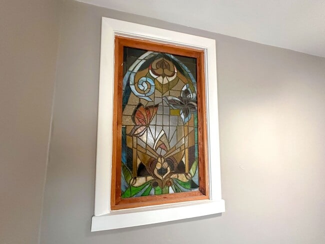 Building Photo - 3 bedroom 2 bath