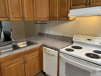 Building Photo - 415 E Thoroughbred St