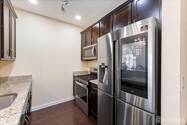 Building Photo - 917 Campbell St