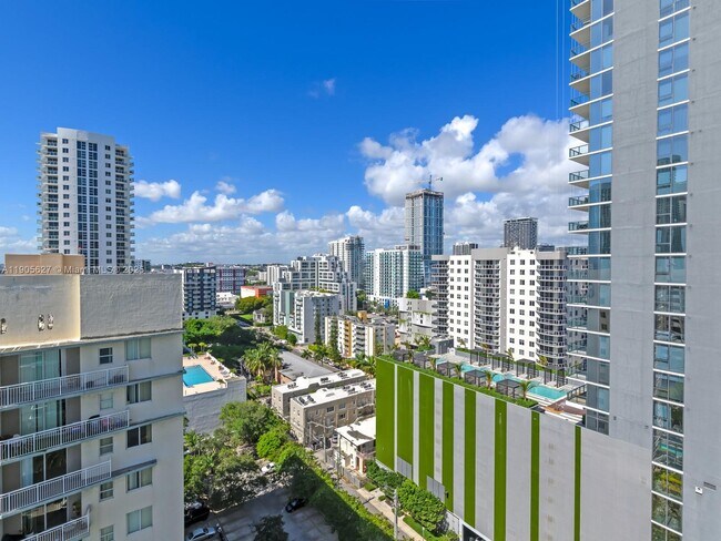 Building Photo - 725 NE 22nd St