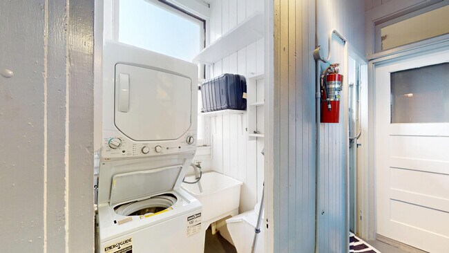 Building Photo - 186 Gough St