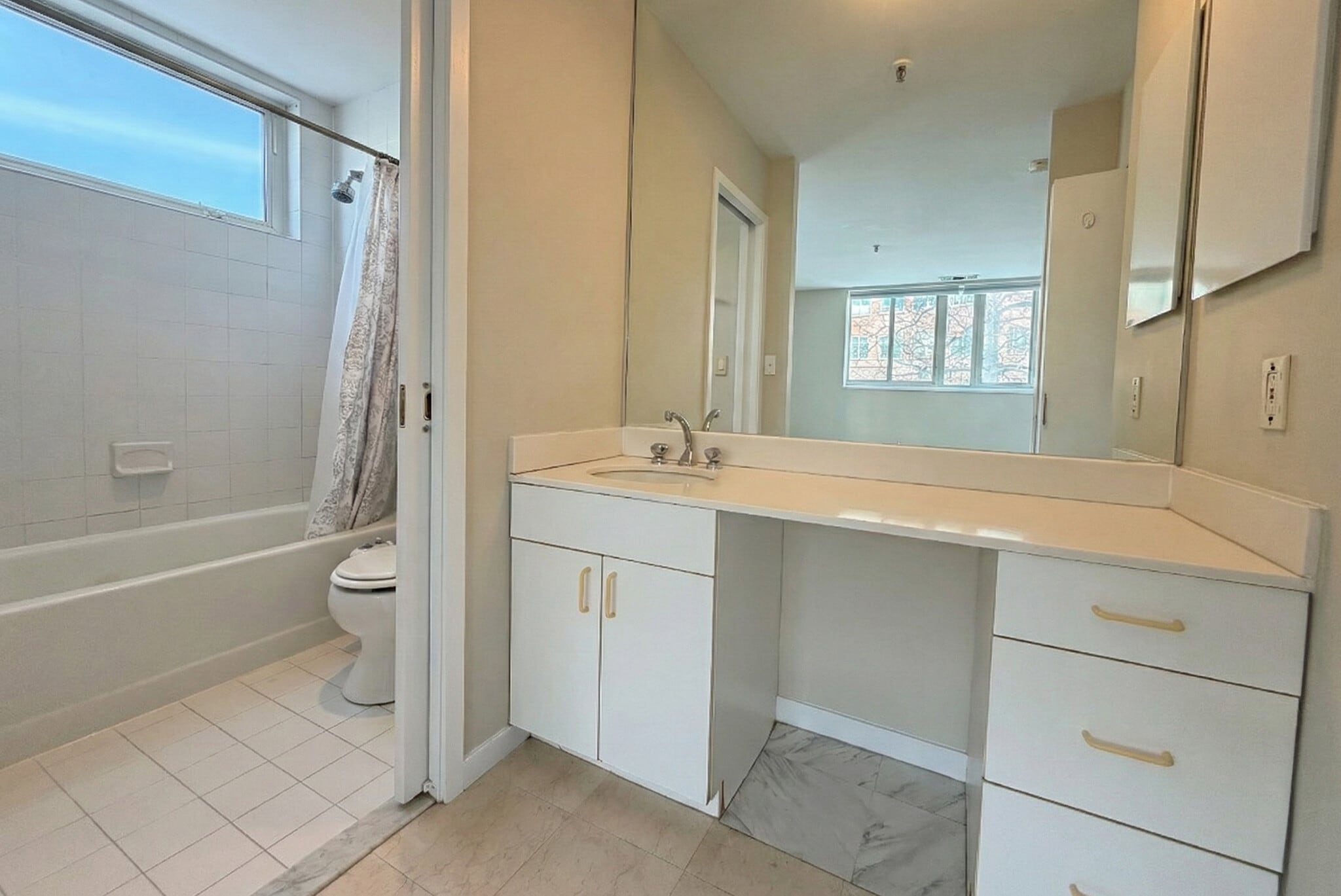 Building Photo - 4 Canal Park