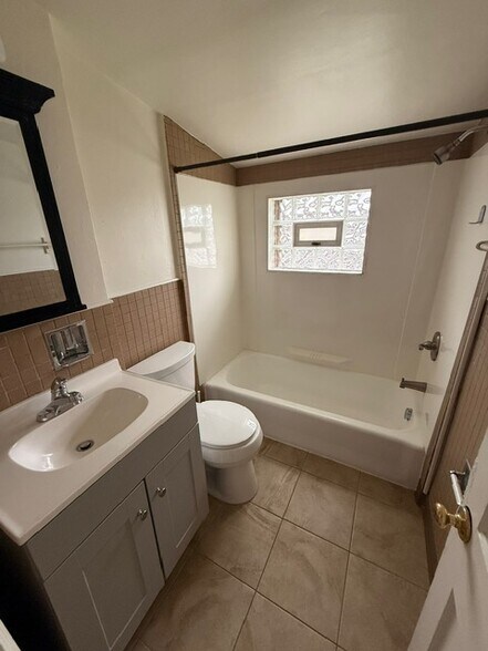 Building Photo - 230 Boden Ave