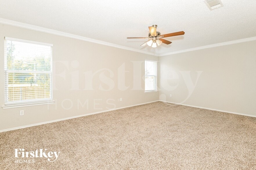 Building Photo - 2115 Van Zandt Dr