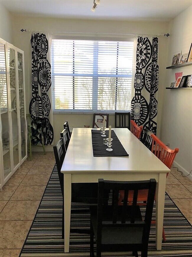 Building Photo - Tupelo Way, Weston, FL 33327 - 4 BR 2.5 BA...