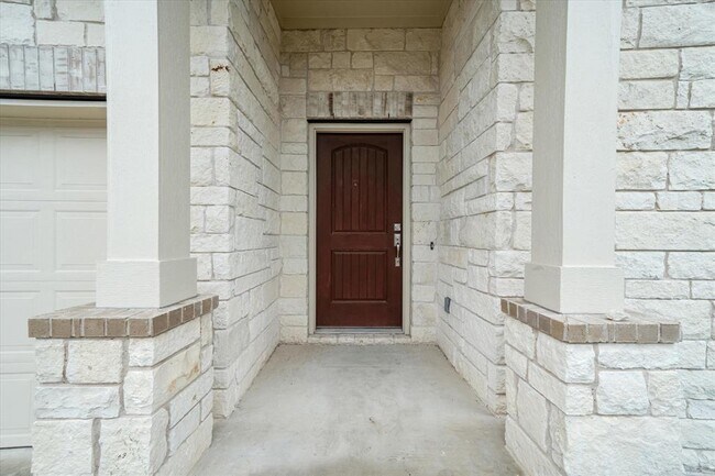 Building Photo - 117 Falkland St