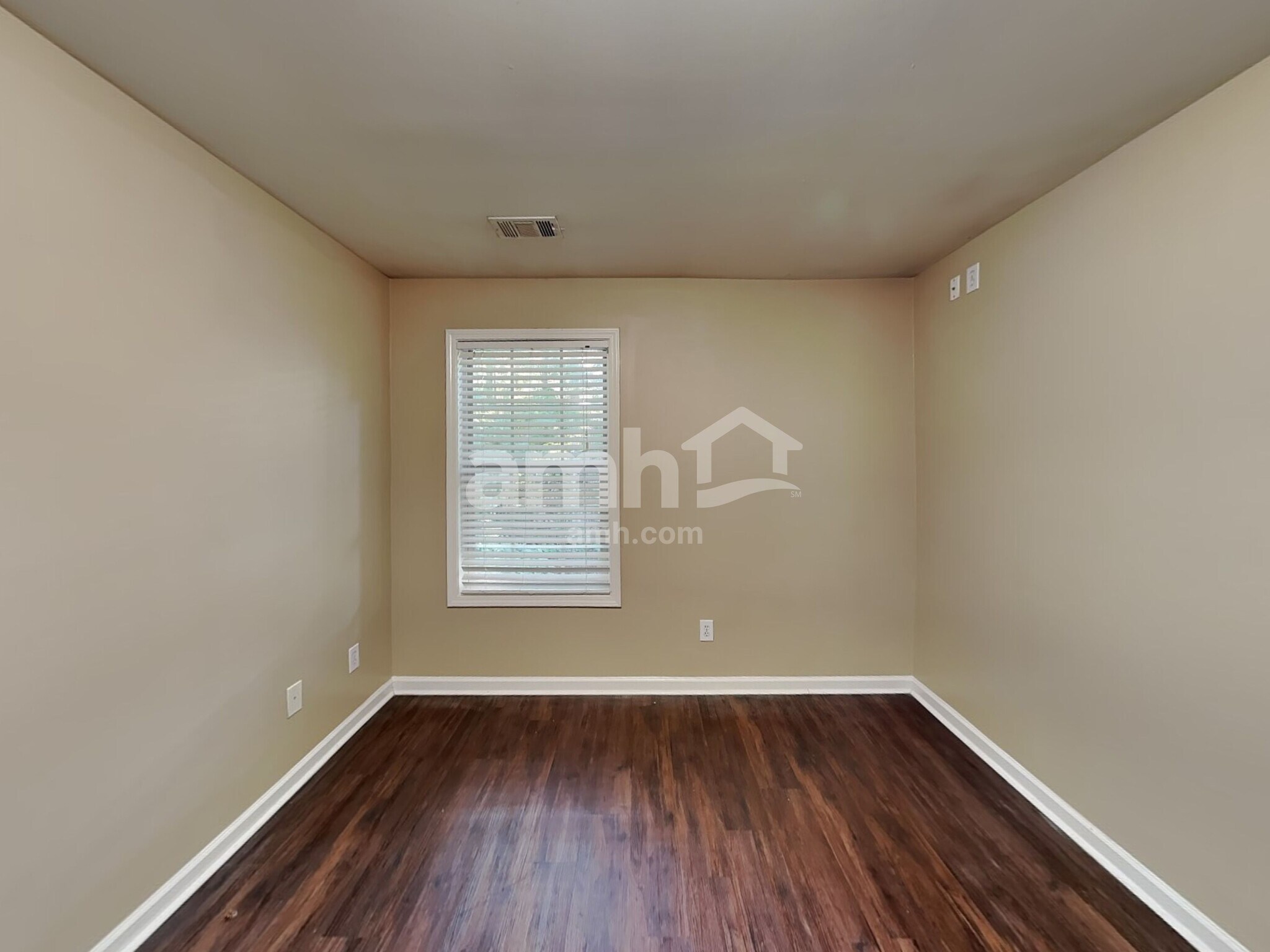 Building Photo - 1584 Silver Ridge Dr