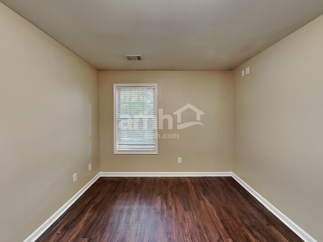 Building Photo - 1584 Silver Ridge Dr