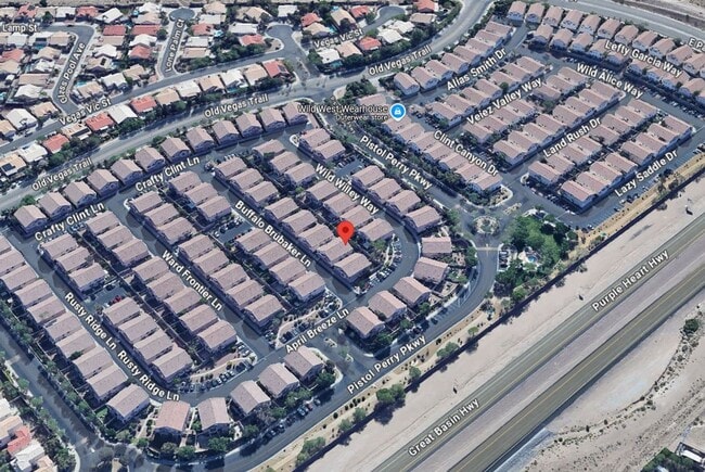 Building Photo - Spacious Henderson townhouse featuring   3 bedrooms PLUS 2 car garage.