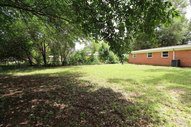 Building Photo - 6037 Syrcle Ave