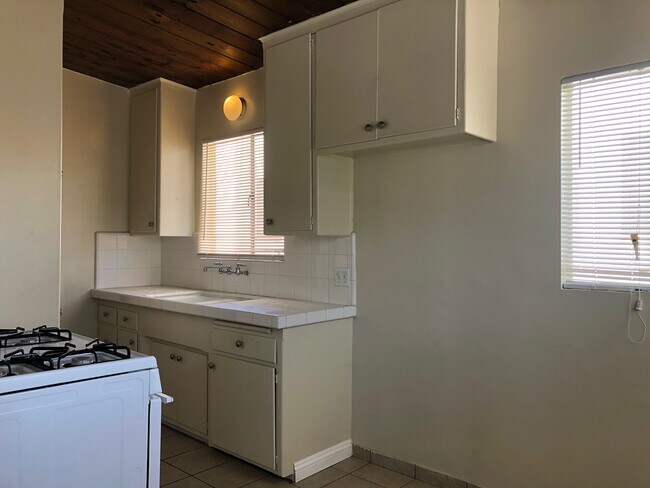 Building Photo - 6727 Pickering Ave