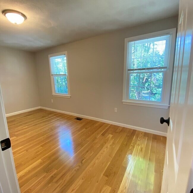 Building Photo - 104 Walpole St