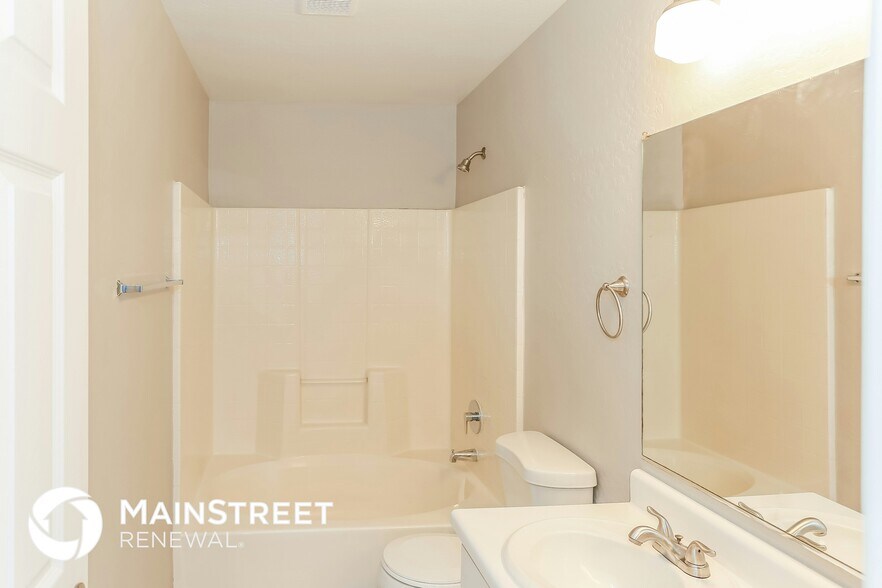 Building Photo - 9016 W Pinchot Ave