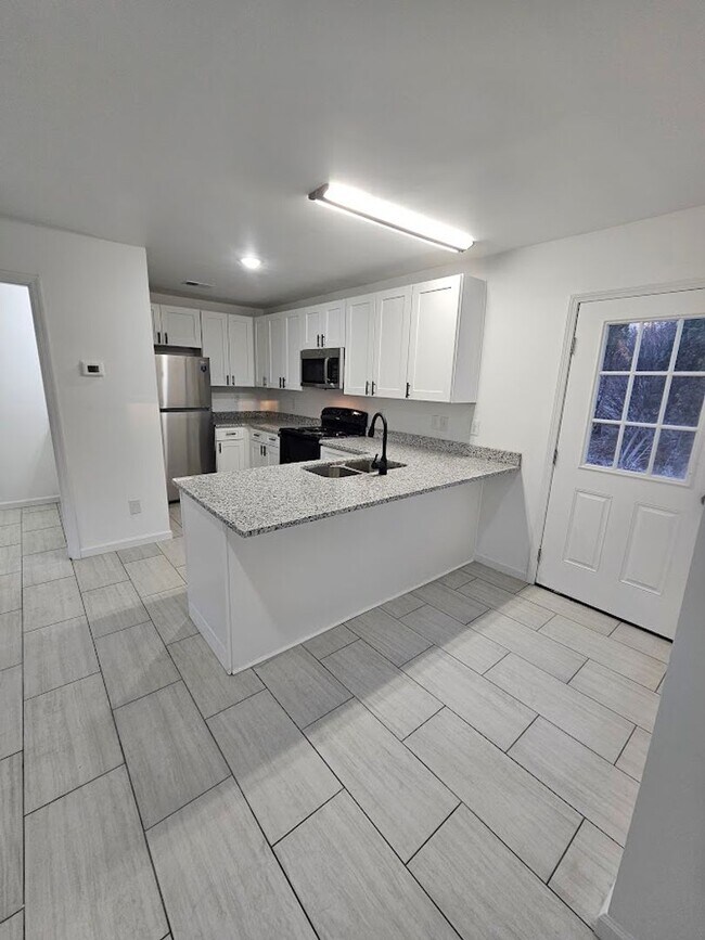 Building Photo - 71 Westgate Cir