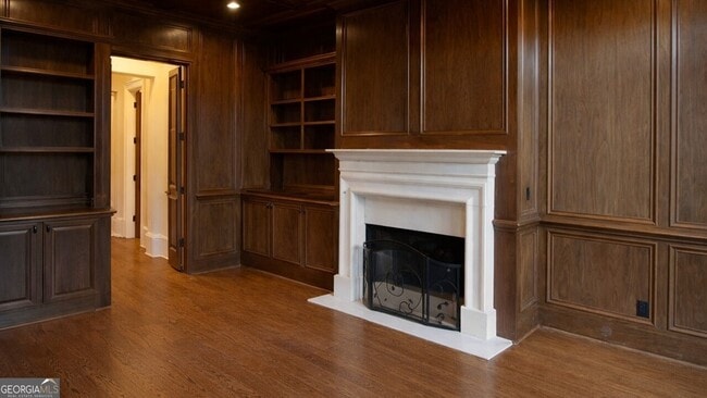 Building Photo - 453 Londonberry Rd NW