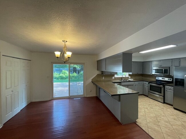 Building Photo - Beautiful 4 bed home