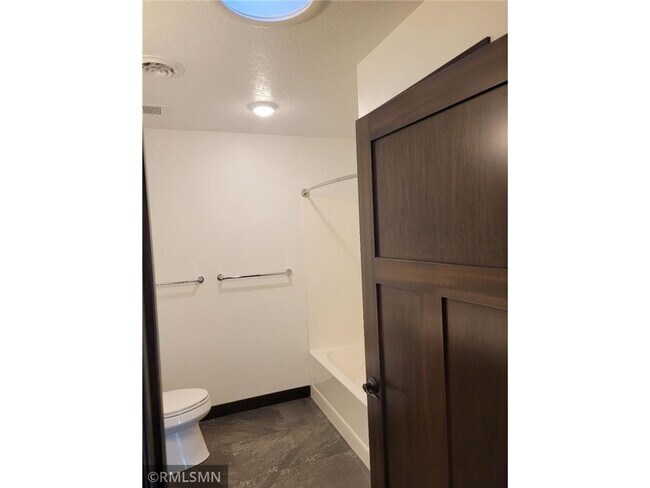 Building Photo - 1929 Cypress Ct