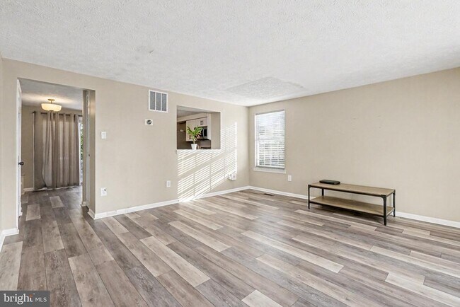 Building Photo - 1713 Chesterfield Square