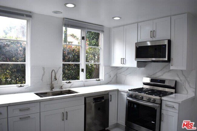 Building Photo - 235 S Gale Dr