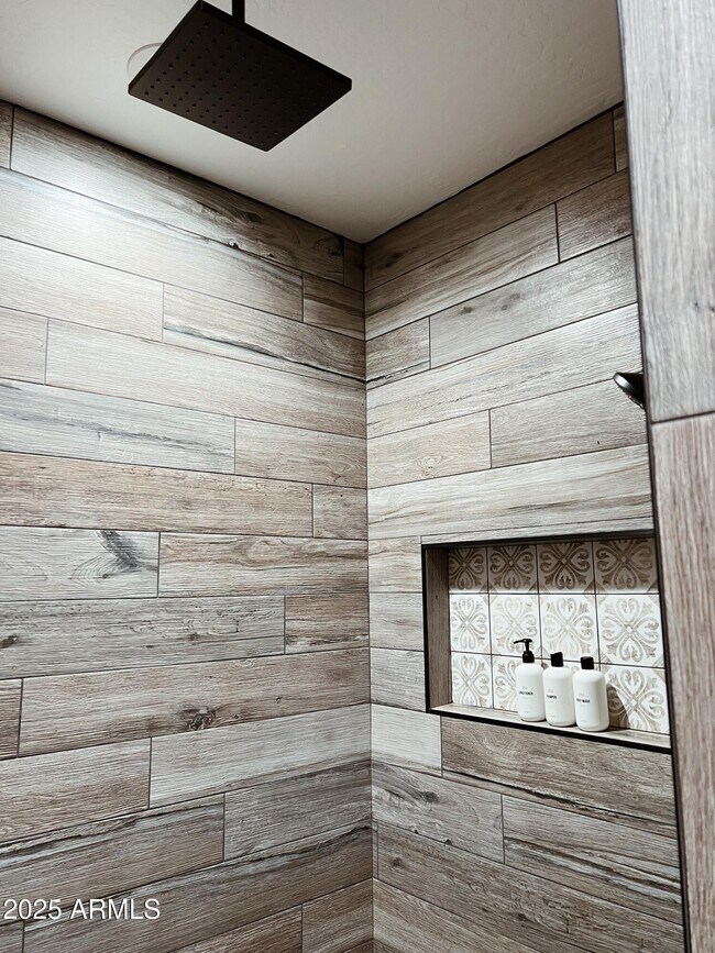 Building Photo - 710 N 39th Dr