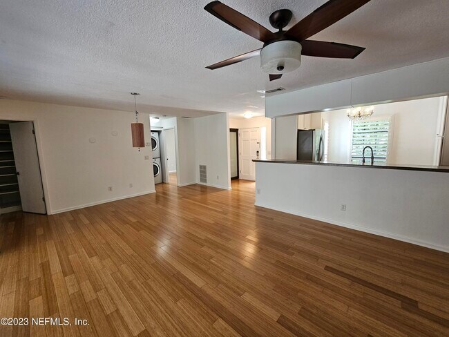 Building Photo - 120 Bermuda Ct