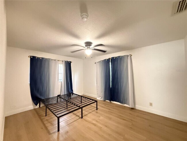 Building Photo - 524 N Lakemont Ave