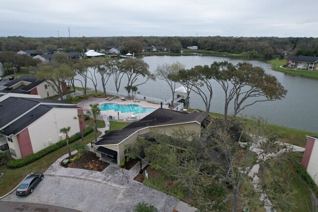 Building Photo - 1 Bedroom - 1 Bath - 2nd Floor - Community...