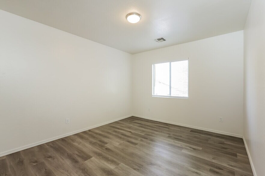 Building Photo - 6010 W Encinas Ln