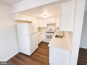Building Photo - 5081 Defford Pl