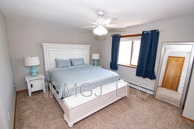 Building Photo - 1305 Wellington Ct